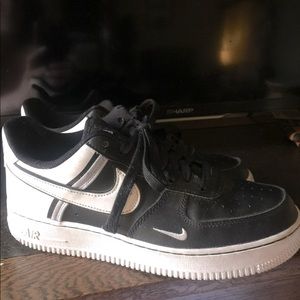 Size 71/2 men’s black n white custom Air Force 1s